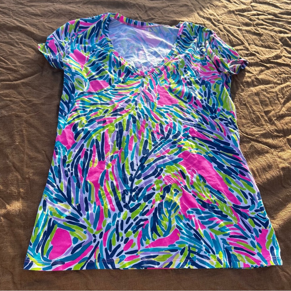Lilly Pulitzer Michelle Palm Reader V Neck Short Sleeve Tropical Tee Size XS